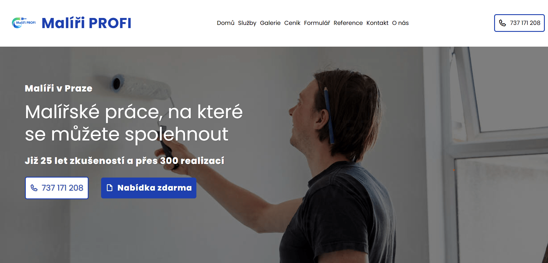 Web Malíři profi - profesionální malíř usmívající se při natírání domu, nabídka malířských služeb